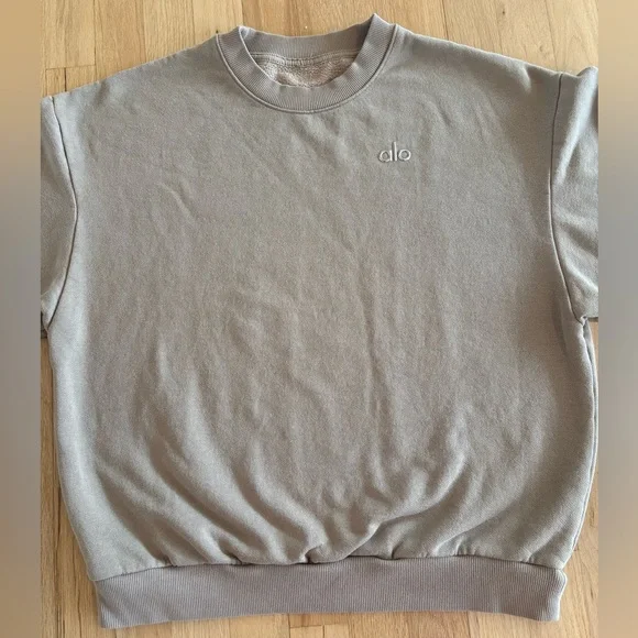 ALO Yoga Gravel Accolade Crew Neck Pullover - Picture 3 of 14